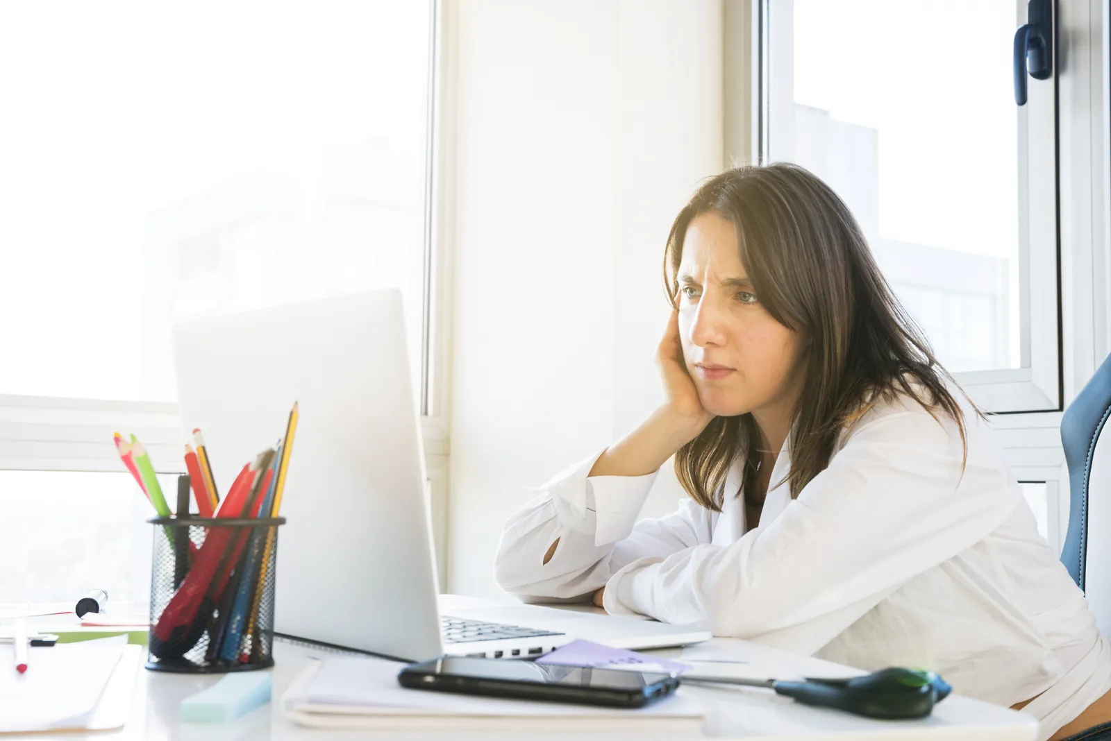 Periode im Job: Rechte, Tipps und die Menstruationsurlaub-Debatte